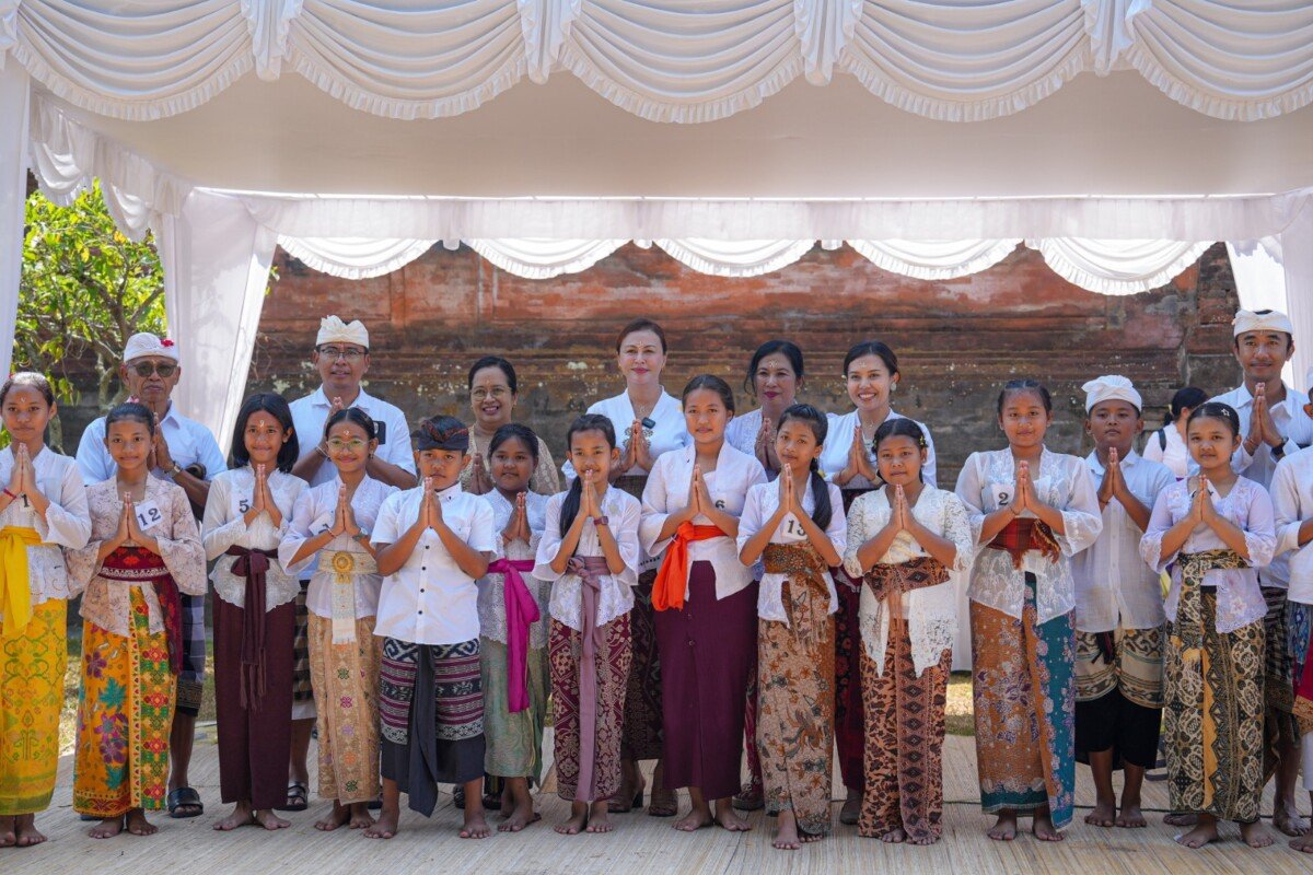 Ketua WHDI Kabupaten Badung Nyonya Yunita Alit Sucipta menghadiri Rangkaian Festival Kelurahan Kapal 2026, Sabtu (26/9). Ketua WHDI Kabupaten Badung Nyonya Yunita Alit Sucipta menghadiri Rangkaian Festival Kelurahan Kapal 2026, Sabtu (26/9).