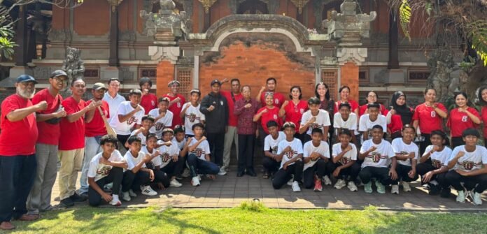 Gubernur Koster Suntik Rp45 Juta untuk Bali United U-13, Siap Bawa Nama Bali ke Piala Soeratin Gubernur Koster Suntik Rp45 Juta untuk Bali United U-13, Siap Bawa Nama Bali ke Piala Soeratin