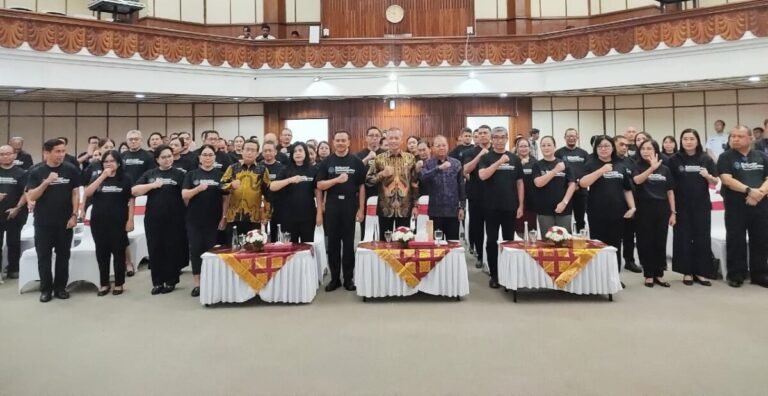 Gubernur Bali Wayan Koster mendukung Program Keluarga Berintegritas dan mendorong digitalisasi pelayanan publik untuk memperkuat pemerintahan yang bersih dan transparan serta mencegah pungli.