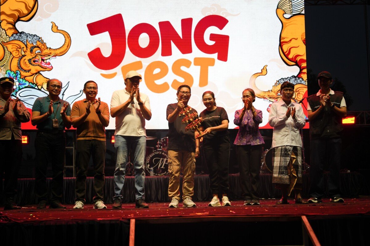Bupati Adi Arnawa saat membuka Jong Fest 2026 di Lapangan Pratu Made Linggih, Kelurahan Kapal, Kecamatan Mengwi, Jumat (25/9). Bupati Adi Arnawa saat membuka Jong Fest 2026 di Lapangan Pratu Made Linggih, Kelurahan Kapal, Kecamatan Mengwi, Jumat (25/9).