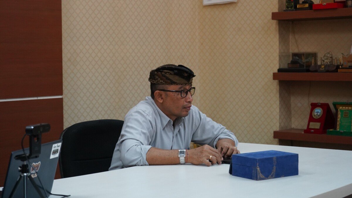 Kepala Dinas PMDPPKB Buleleng, Made Supartawan, mendorong para ayah untuk lebih hadir dalam kehidupan anak melalui komunikasi yang hangat dan pola asuh interaktif di tengah kesibukan serta era digital.