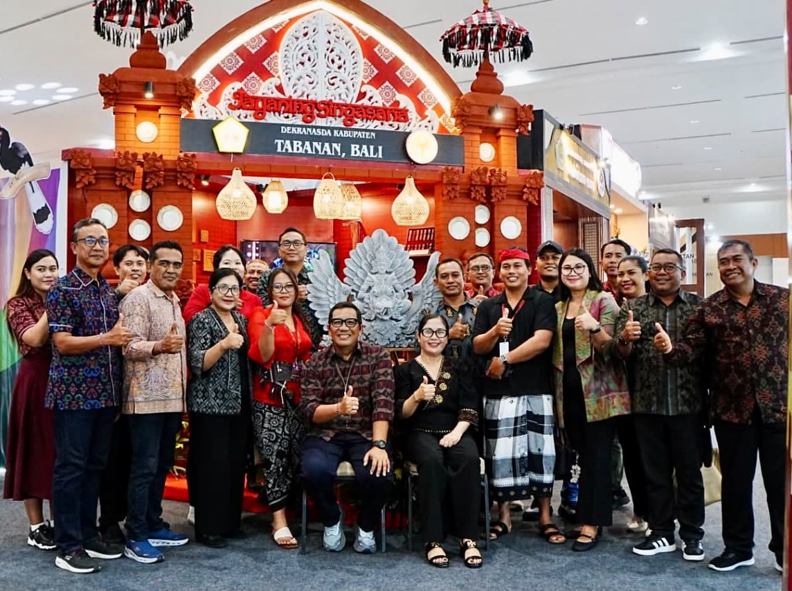 Dekranasda Kabupaten Tabanan membawa karya unggulan perajin lokal dari Pejaten dan Marga Dauh Puri ke Kriyanusa 2026 di Jakarta sebagai upaya memperkenalkan kriya Tabanan ke pasar nasional dan global.