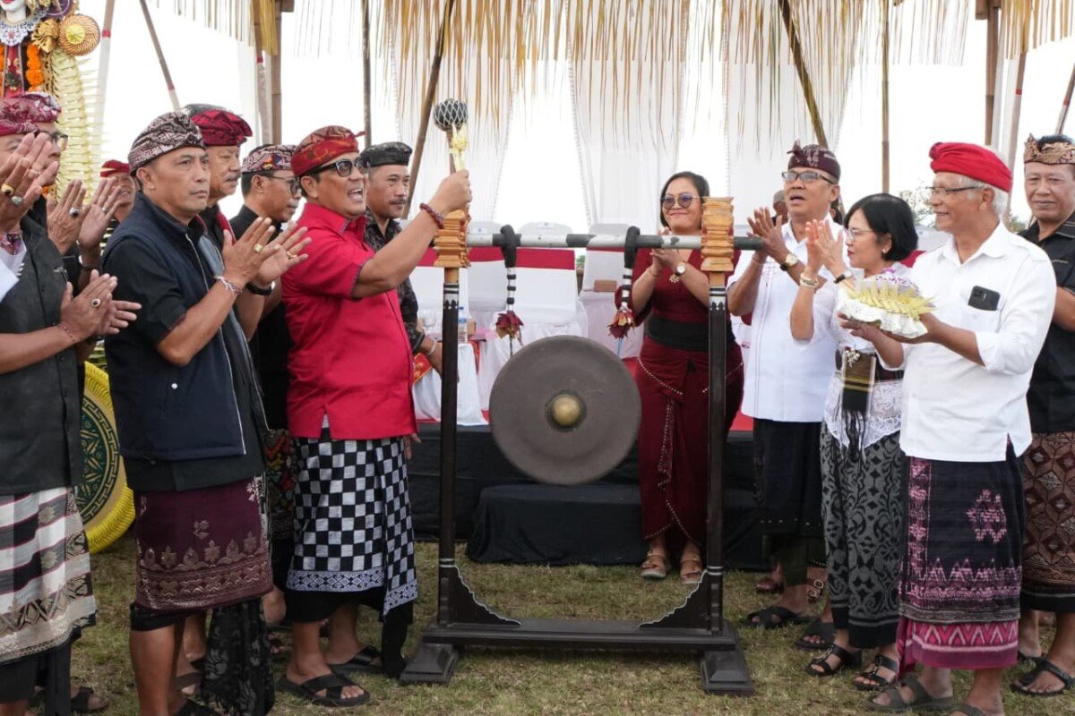 Bupati Sanjaya Buka Pagelaran Budaya Desa Padangan 2026, Dorong Pelestarian Kearifan Lokal Tabanan. Bupati Sanjaya Buka Pagelaran Budaya Desa Padangan 2026, Dorong Pelestarian Kearifan Lokal Tabanan.