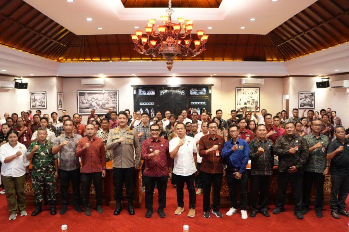 Bupati Tabanan Dr. I Komang Gede Sanjaya mengapresiasi kegiatan PWI Tabanan dalam memperkuat kompetensi kehumasan dan kualitas komunikasi publik di era digital. Bupati Tabanan Dr. I Komang Gede Sanjaya mengapresiasi kegiatan PWI Tabanan dalam memperkuat kompetensi kehumasan dan kualitas komunikasi publik di era digital.