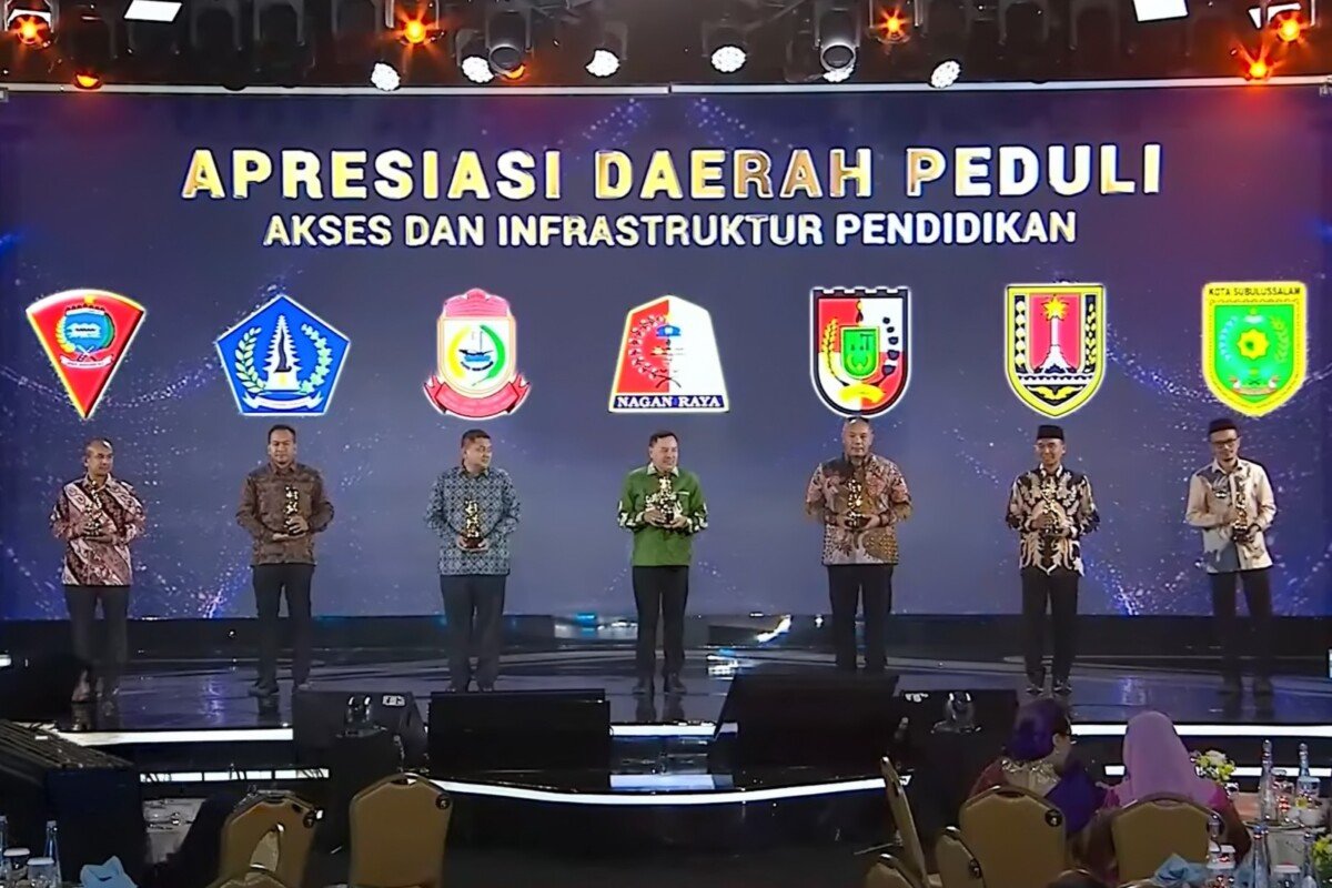 Pemkab Badung Raih Apresiasi Daerah Peduli Akses dan Infrastruktur Pendidikan pada Malam Puncak Perayaan HUT ke-15 Kompas TV di Birawa Assemblay Hall, Hotel Bidakara, Jakarta, Rabu (9/9). Pemkab Badung Raih Apresiasi Daerah Peduli Akses dan Infrastruktur Pendidikan pada Malam Puncak Perayaan HUT ke-15 Kompas TV di Birawa Assemblay Hall, Hotel Bidakara, Jakarta, Rabu (9/9).