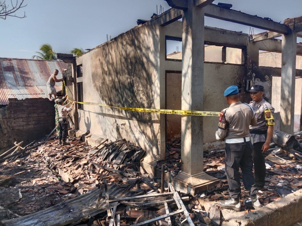 SMPN 3 Sawan Terbakar, Kerugian Ditaksir Rp300 Juta SMPN 3 Sawan Terbakar, Kerugian Ditaksir Rp300 Juta