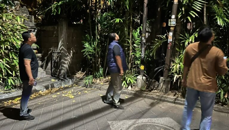 Sebuah video dugaan aksi penjambretan kalung emas yang terjadi di kawasan Legian, Kuta, Badung, beredar luas di media sosial Instagram.