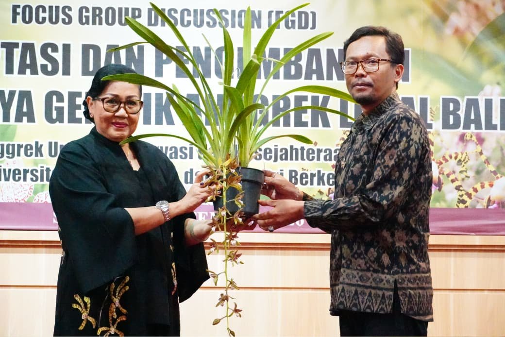 Ketua DPD Persatuan Anggrek Indonesia (PAI) Bali, Putri Suastini Koster, menghadiri Focus Group Discussion (FGD) bertema Adaptasi dan Pengembangan Sumber Daya Genetik Anggrek Lokal Bali. Ketua DPD Persatuan Anggrek Indonesia (PAI) Bali, Putri Suastini Koster, menghadiri Focus Group Discussion (FGD) bertema Adaptasi dan Pengembangan Sumber Daya Genetik Anggrek Lokal Bali.