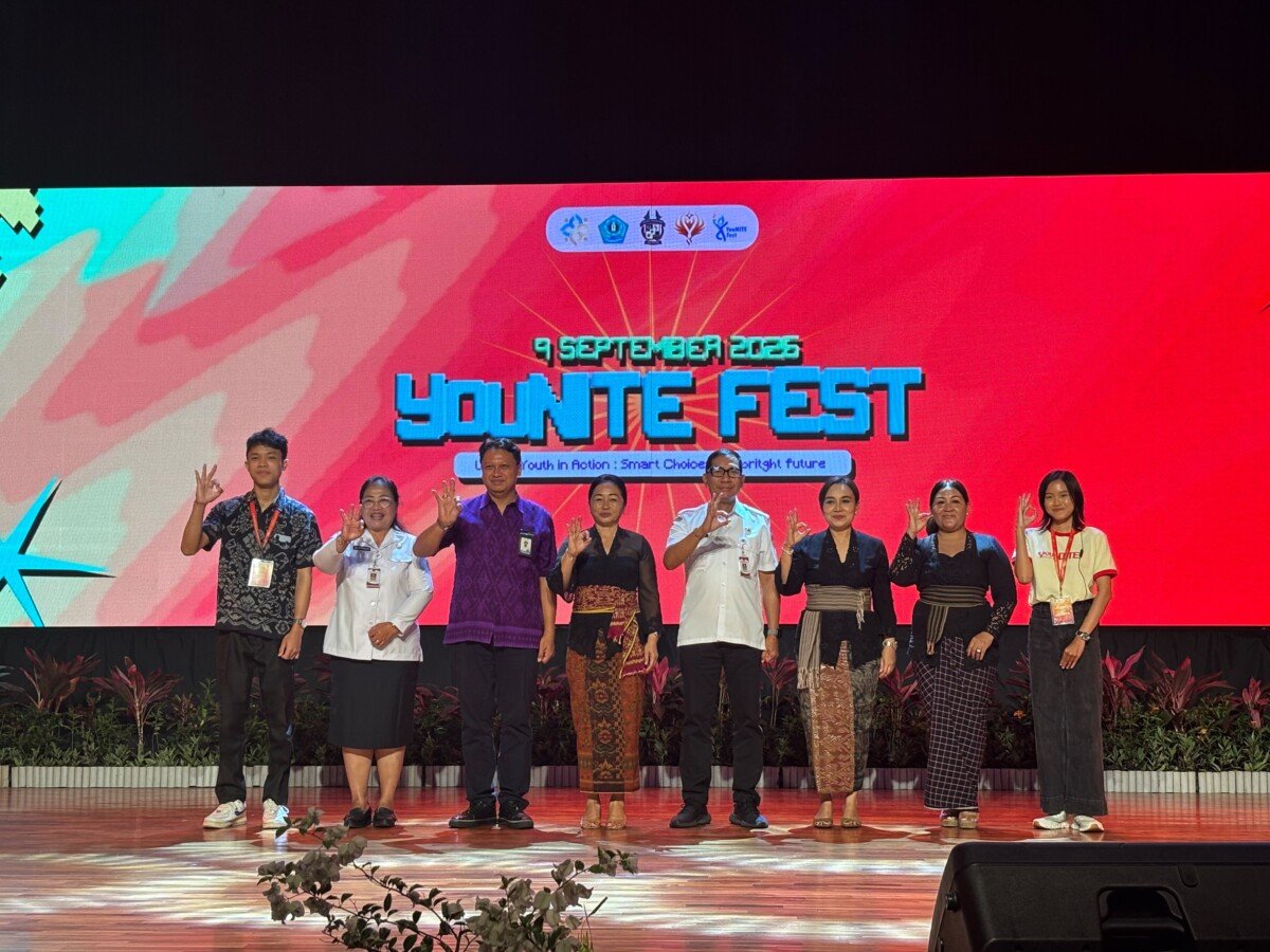 Sekda Kota Denpasar I Gusti Ngurah Eddy Mulia membuka YOUNITE Festival Volume 1 sebagai wadah bagi generasi muda untuk mengembangkan potensi, kreativitas, dan berkontribusi dalam pembangunan kota. Sekda Kota Denpasar I Gusti Ngurah Eddy Mulia membuka YOUNITE Festival Volume 1 sebagai wadah bagi generasi muda untuk mengembangkan potensi, kreativitas, dan berkontribusi dalam pembangunan kota.