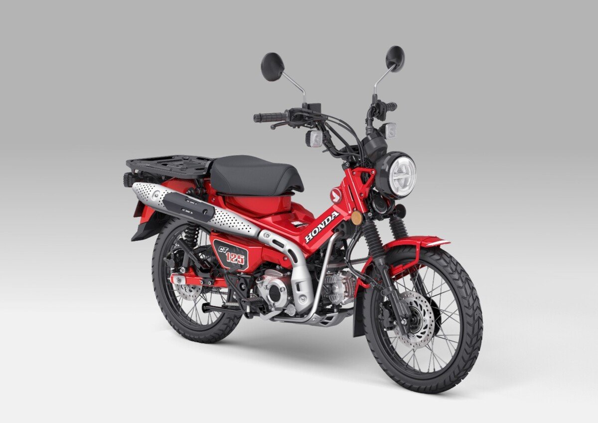 AHM menyegarkan Honda CT125 dengan pilihan warna Matte Fresco Brown dan Glowing Red, serta tetap mempertahankan karakter motor trekking yang ikonik dan tangguh. AHM menyegarkan Honda CT125 dengan pilihan warna Matte Fresco Brown dan Glowing Red, serta tetap mempertahankan karakter motor trekking yang ikonik dan tangguh.