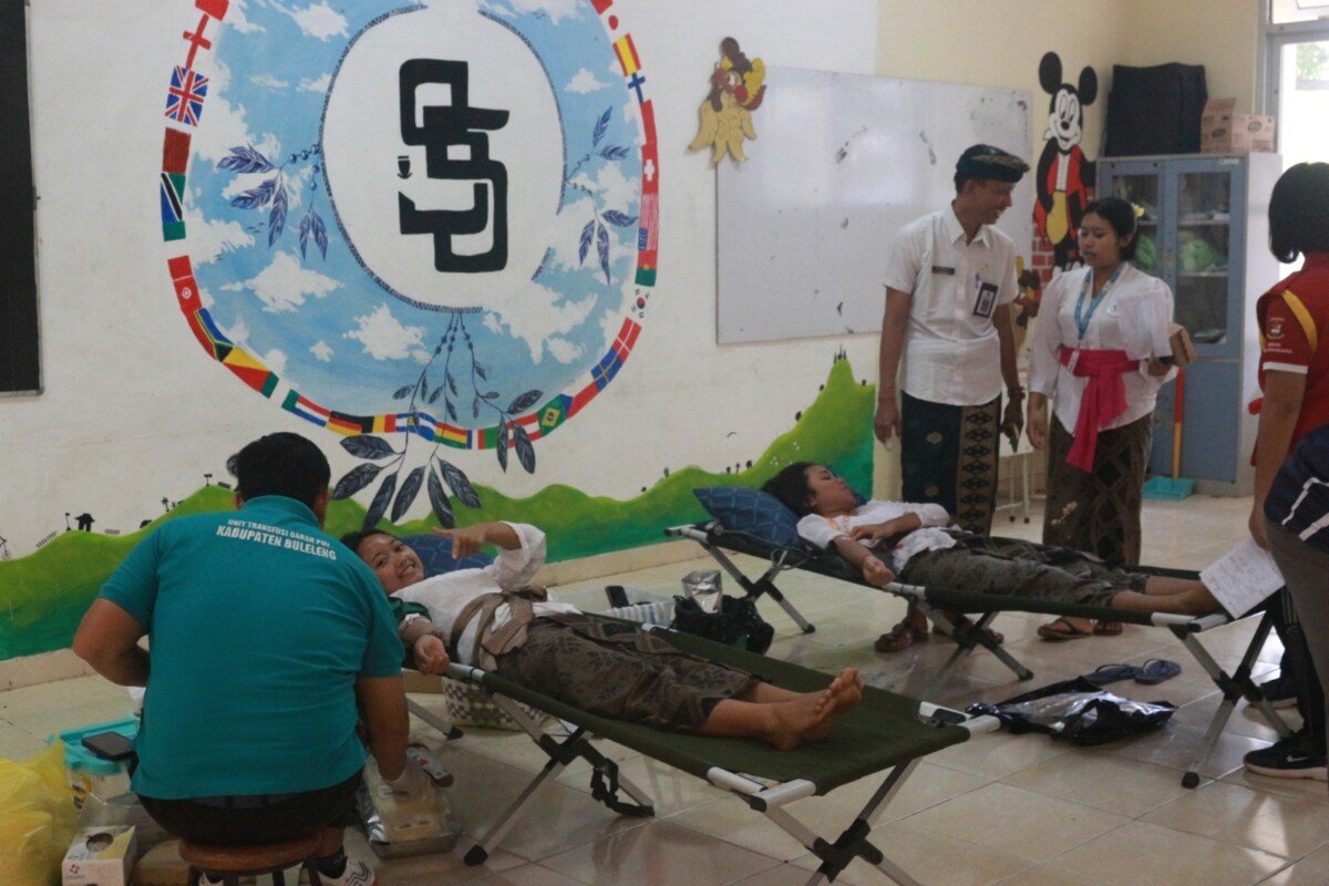 Astra Motor Bali bersama PT. Astra Honda Motor (AHM) dan SMA Negeri Bali Mandara menunjukkan kepedulian sosial melalui kegiatan donor darah bertajuk “Menggerakkan Mobilitas, Menyelamatkan Kehidupan”.