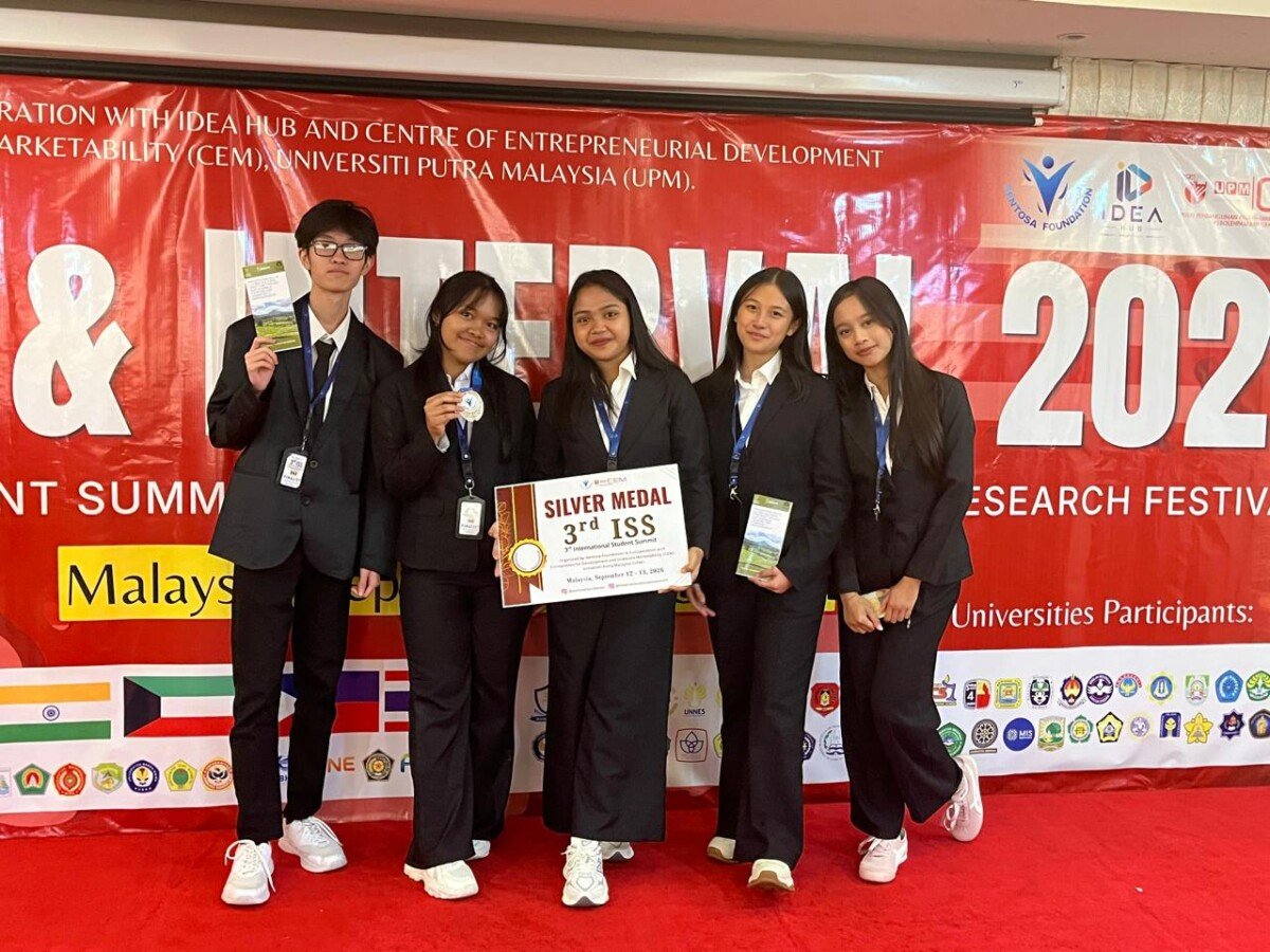 Lima siswa SMA Negeri 1 Negara mengharumkan nama Jembrana dengan meraih medali perak pada ajang internasional di Malaysia berkat inovasi pariwisata berkelanjutan berbasis budaya Subak. Lima siswa SMA Negeri 1 Negara mengharumkan nama Jembrana dengan meraih medali perak pada ajang internasional di Malaysia berkat inovasi pariwisata berkelanjutan berbasis budaya Subak.