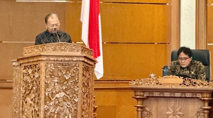 Bali Siapkan RAPBD 2027, Gubernur Koster Pilih Optimalkan Pendapatan Ketimbang Tambah Beban Pajak Bali Siapkan RAPBD 2027, Gubernur Koster Pilih Optimalkan Pendapatan Ketimbang Tambah Beban Pajak