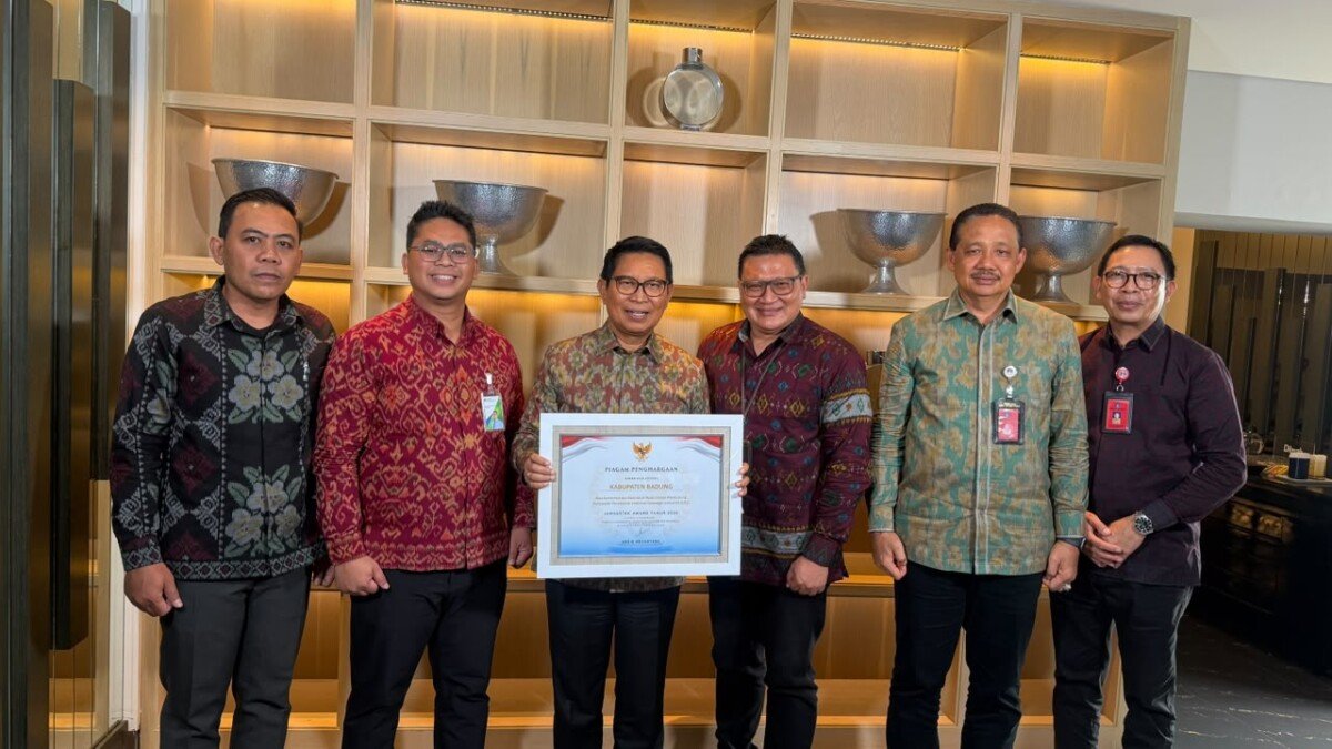 Bupati Wayan Adi Arnawa saat mengikuti Wawancara Nasional Jamsostek Award Tahun 2026 dan menerima piagam penghargaan oleh BPJS Ketenagakerjaan di Jakarta, Senin (12/10). Bupati Wayan Adi Arnawa saat mengikuti Wawancara Nasional Jamsostek Award Tahun 2026 dan menerima piagam penghargaan oleh BPJS Ketenagakerjaan di Jakarta, Senin (12/10).