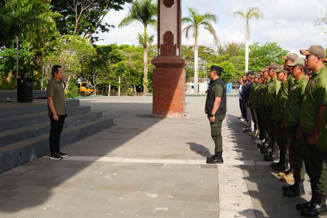 Bupati Jembrana menginstruksikan Satpol PP dan Dishub berkolaborasi dengan kepolisian untuk mengawal antrean BBM di SPBU agar tetap tertib, aman, dan tidak mengganggu kelancaran lalu lintas. Bupati Jembrana menginstruksikan Satpol PP dan Dishub berkolaborasi dengan kepolisian untuk mengawal antrean BBM di SPBU agar tetap tertib, aman, dan tidak mengganggu kelancaran lalu lintas.