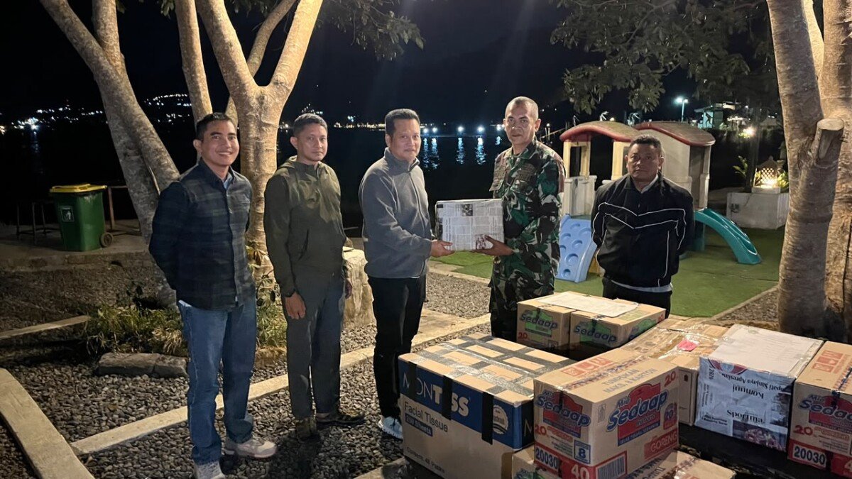 Bupati Kembang Hartawan Kirim Bantuan Logistik untuk Satgas Pamtas RI-PNG di Papua Bupati Kembang Hartawan Kirim Bantuan Logistik untuk Satgas Pamtas RI-PNG di Papua