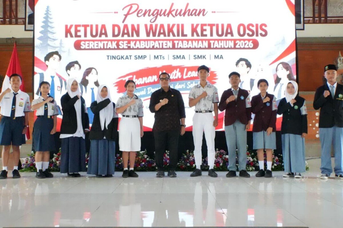 Bupati Tabanan I Komang Gede Sanjaya mengukuhkan Ketua dan Wakil Ketua OSIS se-Kabupaten Tabanan sekaligus mendorong penguatan jiwa kepemimpinan, persatuan, dan pendidikan demokrasi di kalangan pelajar.