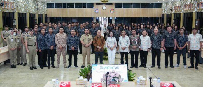 Nyonya Rasniathi Adi Arnawa mendampingi anggota Paskibraka Kabupaten Badung angkatan tahun 2025 saat studi kebangsaan dan kepemimpinan ke Kampus IPDN dan Kantor Pusat BPIP RI di Jakarta, Rabu (7/10).