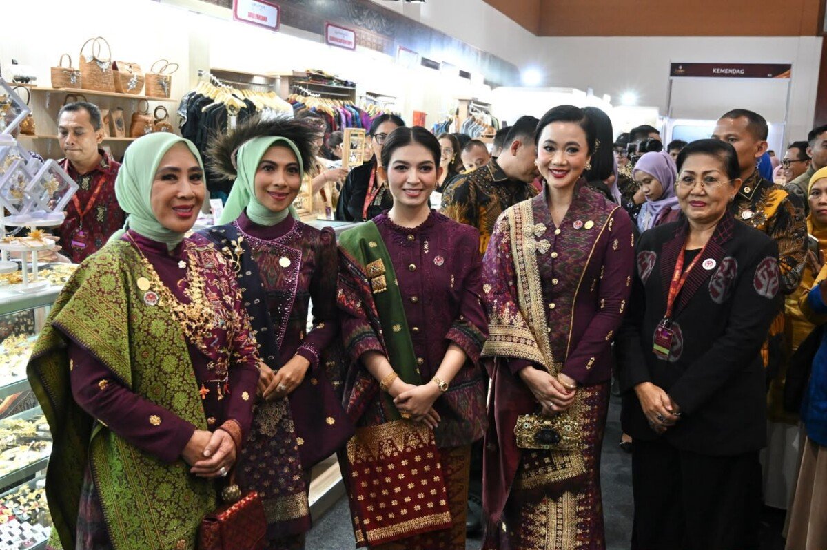 Dekranasda Bali Dorong IKM Perkuat Pasar Lokal dan Nasional Menuju Pasar Global Dekranasda Bali Dorong IKM Perkuat Pasar Lokal dan Nasional Menuju Pasar Global