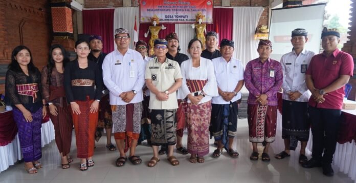 Bupati Klungkung I Made Satria menghadiri penilaian Desa Antikorupsi 2026 di Desa Tohpati untuk mendorong pemerintahan desa yang berintegritas dan transparan. Bupati Klungkung I Made Satria menghadiri penilaian Desa Antikorupsi 2026 di Desa Tohpati untuk mendorong pemerintahan desa yang berintegritas dan transparan.