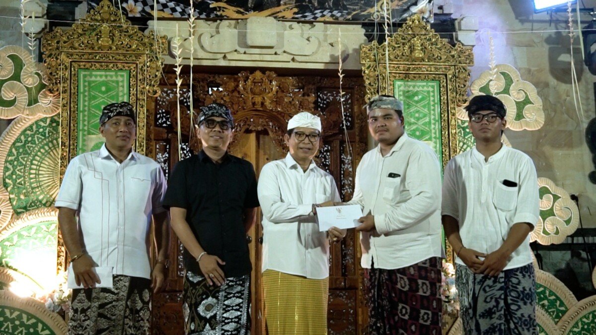 Bupati Adi Arnawa saat menghadiri perayaan HUT. Ke-49 ST. Bhakti Karya Banjar Juwet, Desa Abiansemal. di Wantilan Pura Dalem Pakuaji, Abiansemal, Rabu (28/10). Bupati Adi Arnawa saat menghadiri perayaan HUT. Ke-49 ST. Bhakti Karya Banjar Juwet, Desa Abiansemal. di Wantilan Pura Dalem Pakuaji, Abiansemal, Rabu (28/10).