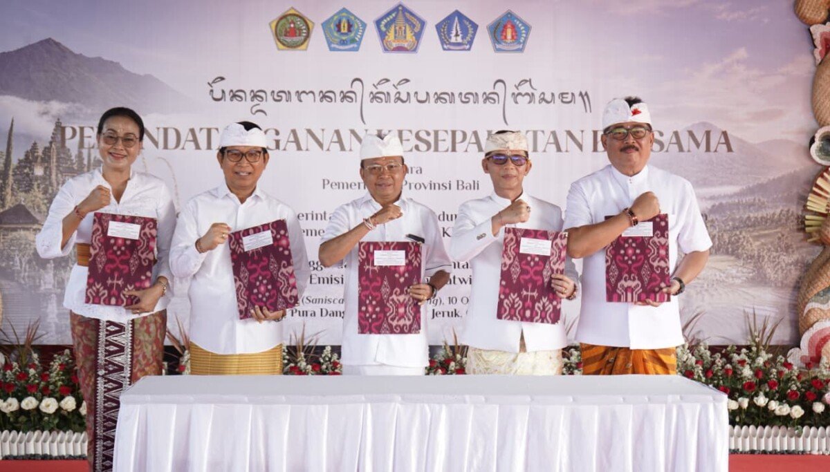 Pemerintah Provinsi Bali menetapkan enam kawasan rendah emisi Kerthi Bhumi Satwika periode 2026–2030 untuk mendorong pembangunan hijau, mengurangi emisi, dan memperkuat pariwisata berkelanjutan. Pemerintah Provinsi Bali menetapkan enam kawasan rendah emisi Kerthi Bhumi Satwika periode 2026–2030 untuk mendorong pembangunan hijau, mengurangi emisi, dan memperkuat pariwisata berkelanjutan.