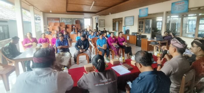 Pemkab Buleleng memperkuat perlindungan Gula Aren Pedawa melalui kolaborasi empat OPD, dengan edukasi dokumen Indikasi Geografis sebagai langkah menjaga keaslian dan meningkatkan nilai ekonomi produk lokal.