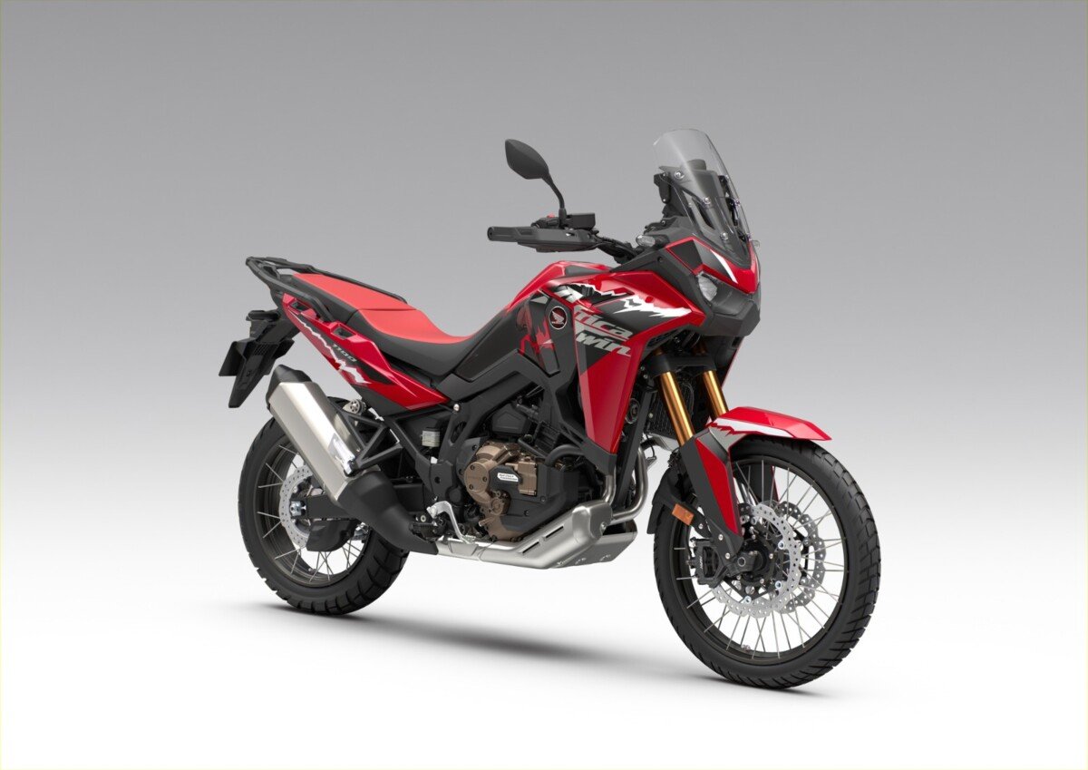 Honda CRF1100L Africa Twin mendapat penyegaran warna dan grafis terbaru yang semakin memperkuat karakter petualangnya, dengan tetap mengandalkan mesin 1.084 cc dan berbagai fitur pendukung untuk menjelajah beragam medan. Honda CRF1100L Africa Twin mendapat penyegaran warna dan grafis terbaru yang semakin memperkuat karakter petualangnya, dengan tetap mengandalkan mesin 1.084 cc dan berbagai fitur pendukung untuk menjelajah beragam medan.