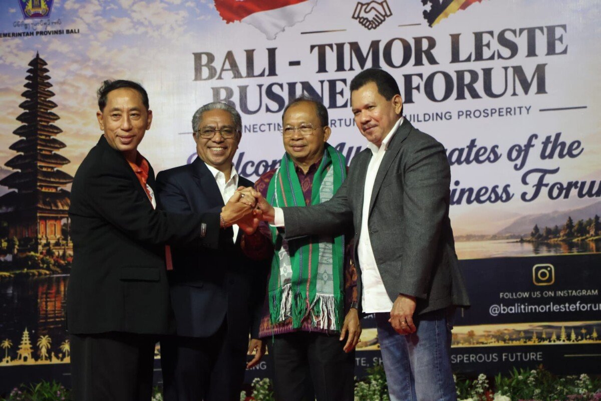 Gubernur Bali Wayan Koster menerima kunjungan Menteri Pertanian, Peternakan, Perikanan, dan Kehutanan Timor-Leste Marcos da Cruz bersama delegasi Bali–Timor-Leste Business Forum di Jaya Sabha, Denpasar. Gubernur Bali Wayan Koster menerima kunjungan Menteri Pertanian, Peternakan, Perikanan, dan Kehutanan Timor-Leste Marcos da Cruz bersama delegasi Bali–Timor-Leste Business Forum di Jaya Sabha, Denpasar.
