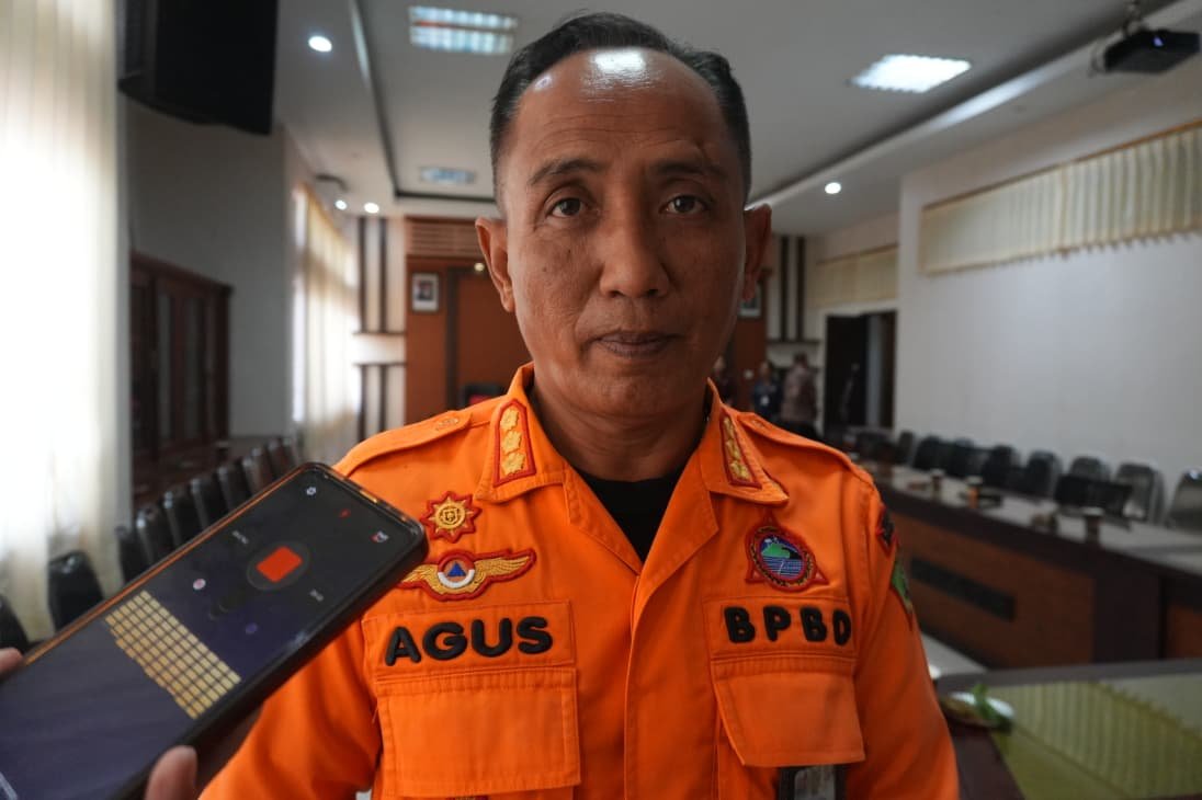 Kepala Pelaksana BPBD Jembrana, I Putu Agus Artana Putra, menyebutkan hampir 600 ribu liter air bersih telah disalurkan kepada 1.048 KK terdampak kekeringan di tujuh desa dan 14 banjar. Kepala Pelaksana BPBD Jembrana, I Putu Agus Artana Putra, menyebutkan hampir 600 ribu liter air bersih telah disalurkan kepada 1.048 KK terdampak kekeringan di tujuh desa dan 14 banjar.
