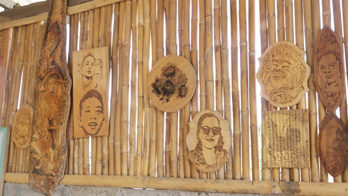 Kerajinan Bambu Khas Sinabun Buleleng, Pulpen Lukis Wayang Jadi Produk Unggulan