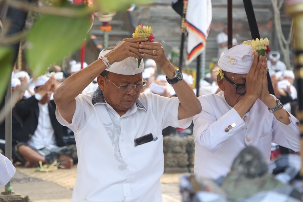 Gubernur Koster Tegaskan Komitmen Jaga Peradaban Bali Lewat Penguatan Desa Adat Gubernur Koster Tegaskan Komitmen Jaga Peradaban Bali Lewat Penguatan Desa Adat