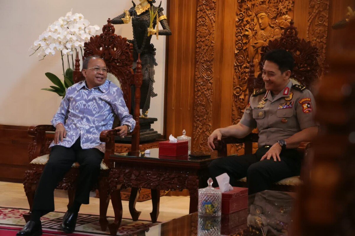 Mantan Kapolda Bali Daniel Adityajaya Berpamitan kepada Gubernur Koster, Harapkan Bali Makin Kondusif Mantan Kapolda Bali Daniel Adityajaya Berpamitan kepada Gubernur Koster, Harapkan Bali Makin Kondusif