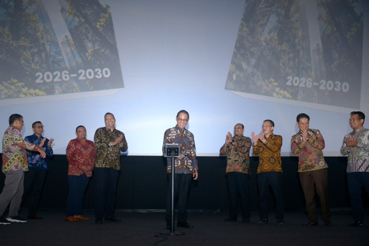 OJK meluncurkan Peta Jalan Keuangan Berkelanjutan Sektor PPDP 2026–2030 untuk memperkuat ketahanan, daya saing, dan pengelolaan risiko industri perasuransian, penjaminan, serta dana pensiun. OJK meluncurkan Peta Jalan Keuangan Berkelanjutan Sektor PPDP 2026–2030 untuk memperkuat ketahanan, daya saing, dan pengelolaan risiko industri perasuransian, penjaminan, serta dana pensiun.