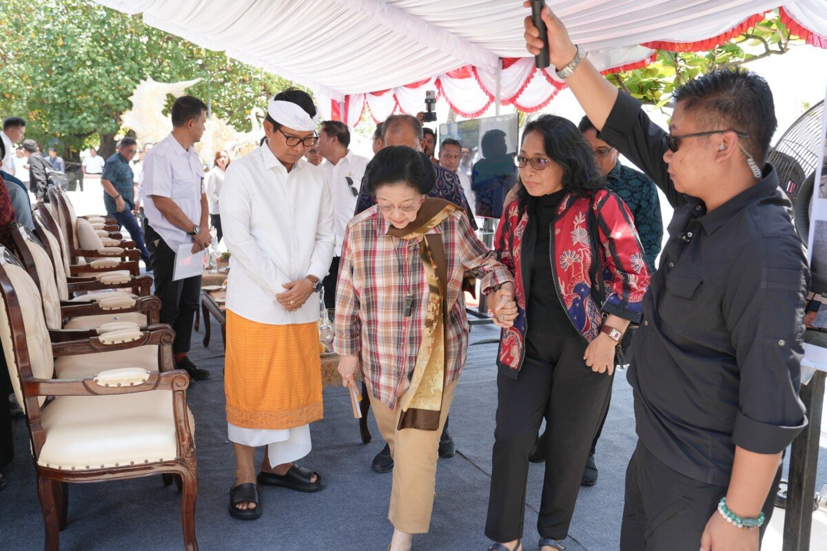 Pantai Kuta Terancam Abrasi, Megawati Minta Penanganan Pesisir Bali Tak Setengah-Setengah Pantai Kuta Terancam Abrasi, Megawati Minta Penanganan Pesisir Bali Tak Setengah-Setengah