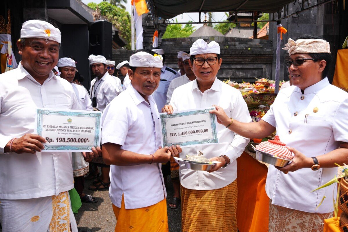 Pemkab Badung Kucurkan BKK Fisik Rp1,4 Miliar untuk Subak Sulangai di Kecamatan Petang Pemkab Badung Kucurkan BKK Fisik Rp1,4 Miliar untuk Subak Sulangai di Kecamatan Petang