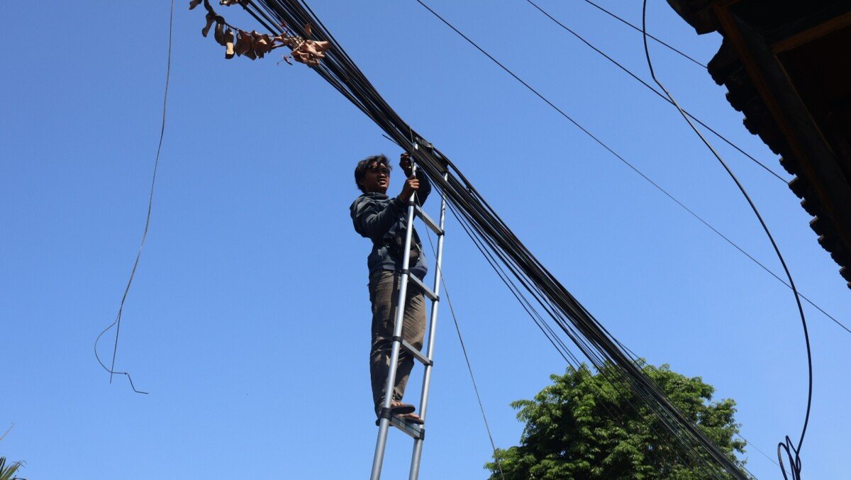 Pemkab Buleleng bersama APJATEL dan ISP menertibkan kabel fiber optik di sejumlah ruas jalan Singaraja untuk menjaga keamanan, ketertiban, dan estetika ruang publik. Pemkab Buleleng bersama APJATEL dan ISP menertibkan kabel fiber optik di sejumlah ruas jalan Singaraja untuk menjaga keamanan, ketertiban, dan estetika ruang publik.