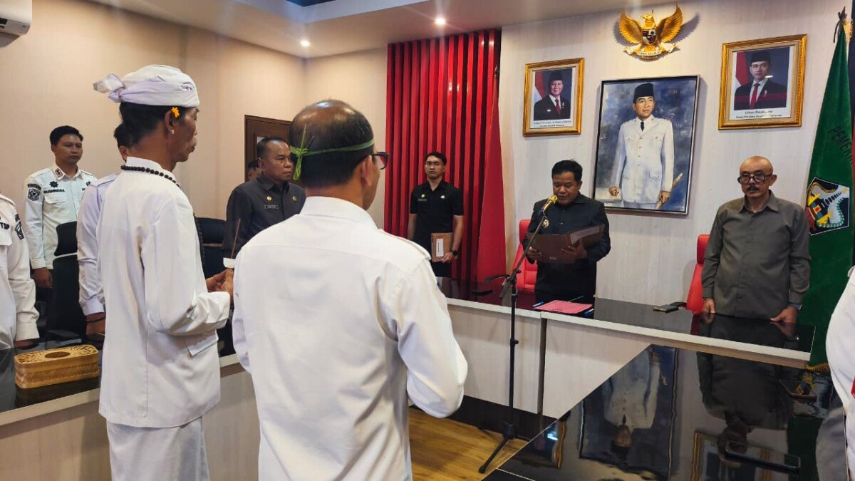 Bupati Bangli melantik I Wayan Dirga Yusa dan I Ngurah Juli Adi Saputra sebagai staf ahli dengan harapan memperkuat profesionalisme birokrasi dan pelayanan masyarakat. Bupati Bangli melantik I Wayan Dirga Yusa dan I Ngurah Juli Adi Saputra sebagai staf ahli dengan harapan memperkuat profesionalisme birokrasi dan pelayanan masyarakat.