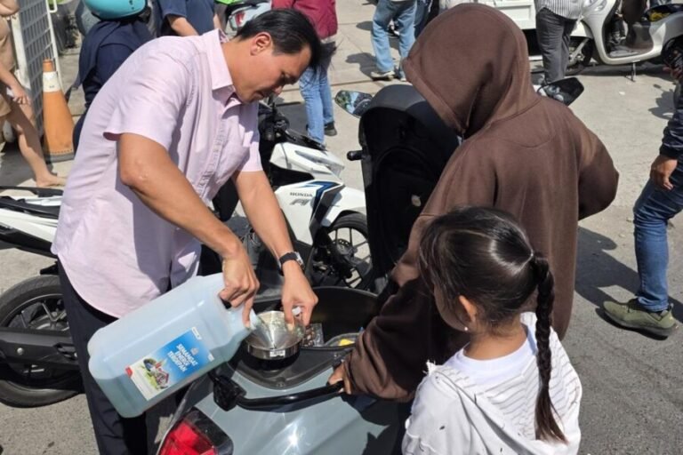 Pertamina Patra Niaga mengoptimalkan layanan PDS, menambah pasokan Pertalite, dan mengoperasikan puluhan SPBU selama 24 jam guna mengurangi antrean BBM dan memenuhi kebutuhan masyarakat Bali.