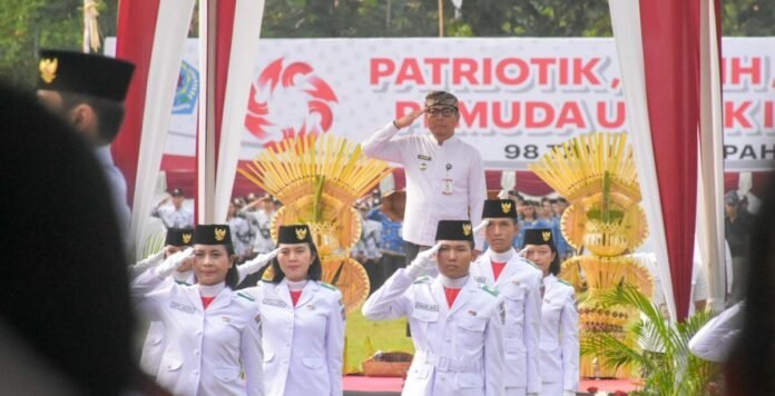 Pimpin Apel Sumpah Pemuda ke-98, Wawali Arya Wibawa Sampaikan Pesan Penting untuk Pemuda Denpasar Pimpin Apel Sumpah Pemuda ke-98, Wawali Arya Wibawa Sampaikan Pesan Penting untuk Pemuda Denpasar