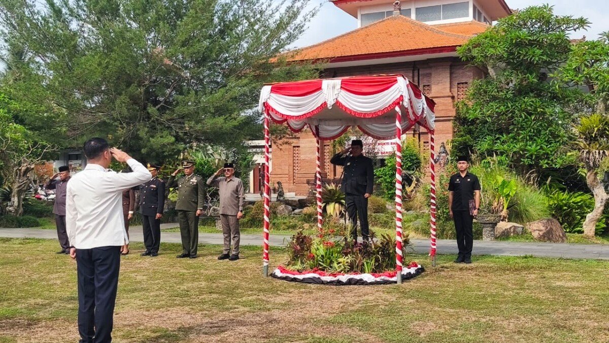 Bupati Bangli Sang Nyoman Sedana Arta memimpin upacara Hari Sumpah Pemuda ke-98 dengan mengajak generasi muda mengamalkan nilai patriotisme, kegigihan, dan empati demi memperkuat persatuan serta kemajuan bangsa.