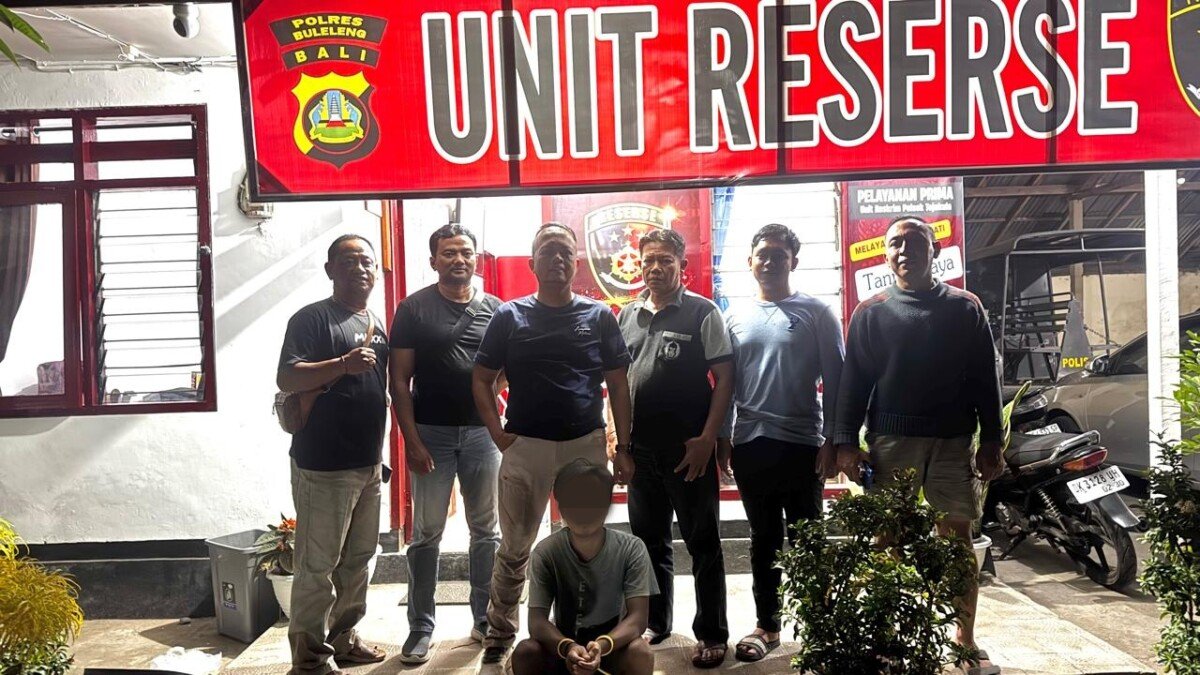 Polisi Ringkus Buruh Bangunan Usai Bobol Warung di Tejakula Polisi Ringkus Buruh Bangunan Usai Bobol Warung di Tejakula