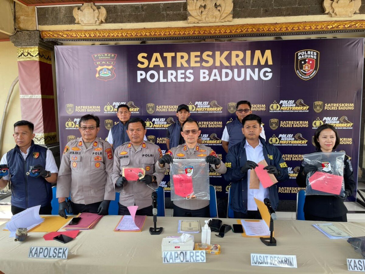 Polres Badung mengamankan 21 tersangka dari 16 laporan kasus kriminal periode September–Oktober 2026, termasuk penusukan yang menewaskan korban dan pembakaran mesin dores di wilayah Badung. Polres Badung mengamankan 21 tersangka dari 16 laporan kasus kriminal periode September–Oktober 2026, termasuk penusukan yang menewaskan korban dan pembakaran mesin dores di wilayah Badung.