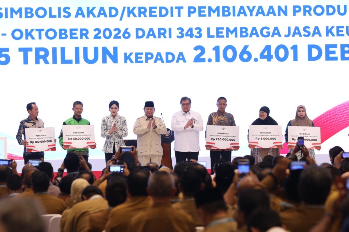 Presiden Prabowo Apresiasi TPAKD Salurkan Rp64,85 Triliun, 2,28 Juta Debitur Terbantu Presiden Prabowo Apresiasi TPAKD Salurkan Rp64,85 Triliun, 2,28 Juta Debitur Terbantu