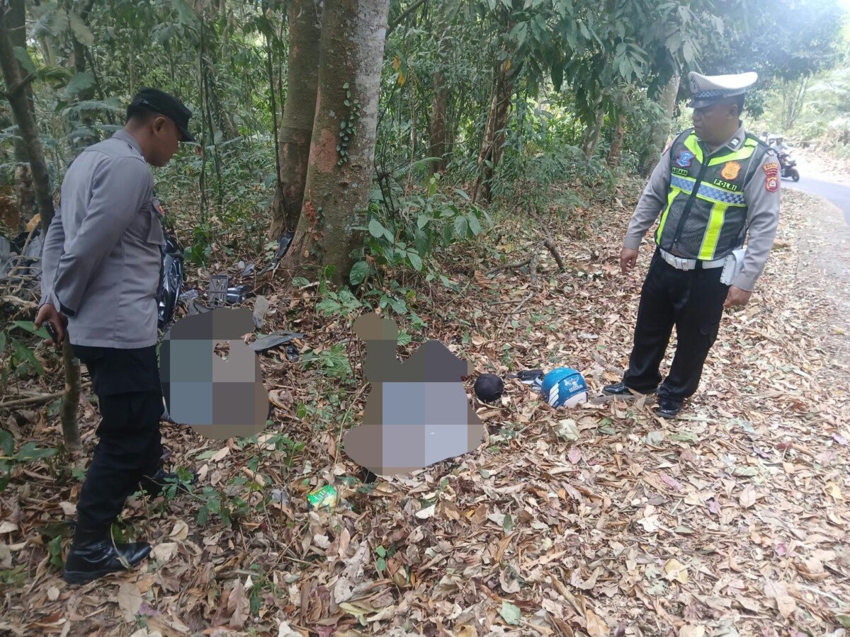 Rem Blong di Jalur Menurun Selat, Dua Pemotor Meninggal Dunia Rem Blong di Jalur Menurun Selat, Dua Pemotor Meninggal Dunia