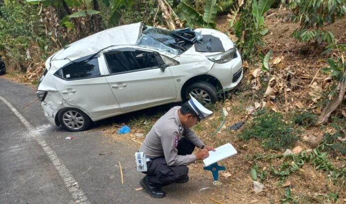 Rem Blong di Tikungan, Honda Brio Kecelakaan di Pakisan Rem Blong di Tikungan, Honda Brio Kecelakaan di Pakisan