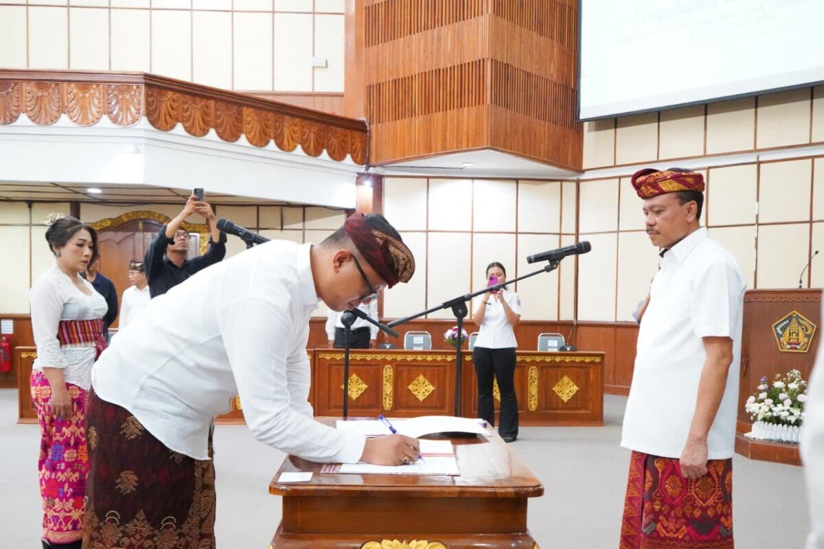 Sekda Bali Dewa Made Indra melantik lima anggota KPAD Bali periode 2026–2031 dengan harapan memperkuat perlindungan hak anak serta mencegah kekerasan psikis dan perundungan di lingkungan pendidikan. Sekda Bali Dewa Made Indra melantik lima anggota KPAD Bali periode 2026–2031 dengan harapan memperkuat perlindungan hak anak serta mencegah kekerasan psikis dan perundungan di lingkungan pendidikan.