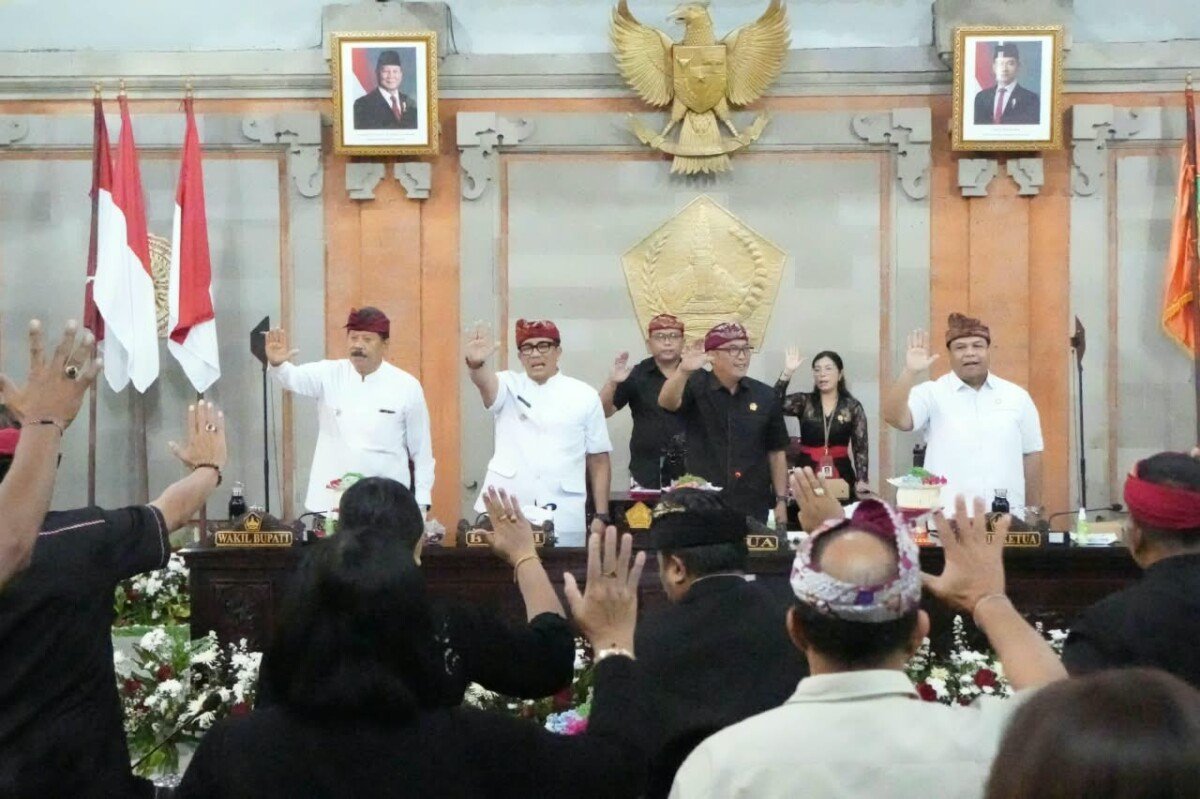 Bupati Tabanan I Komang Gede Sanjaya menghadiri Rapat Paripurna DPRD yang membahas pandangan umum fraksi-fraksi terhadap Ranperda APBD Tabanan Tahun Anggaran 2027. Bupati Tabanan I Komang Gede Sanjaya menghadiri Rapat Paripurna DPRD yang membahas pandangan umum fraksi-fraksi terhadap Ranperda APBD Tabanan Tahun Anggaran 2027.