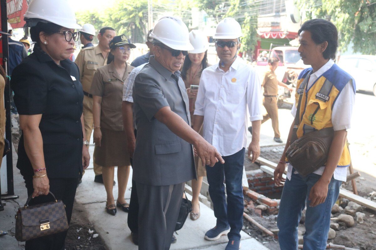 Tinjau Proyek Drainase Jalan Diponegoro, DPRD Buleleng Temukan Kendala Tinjau Proyek Drainase Jalan Diponegoro, DPRD Buleleng Temukan Kendala