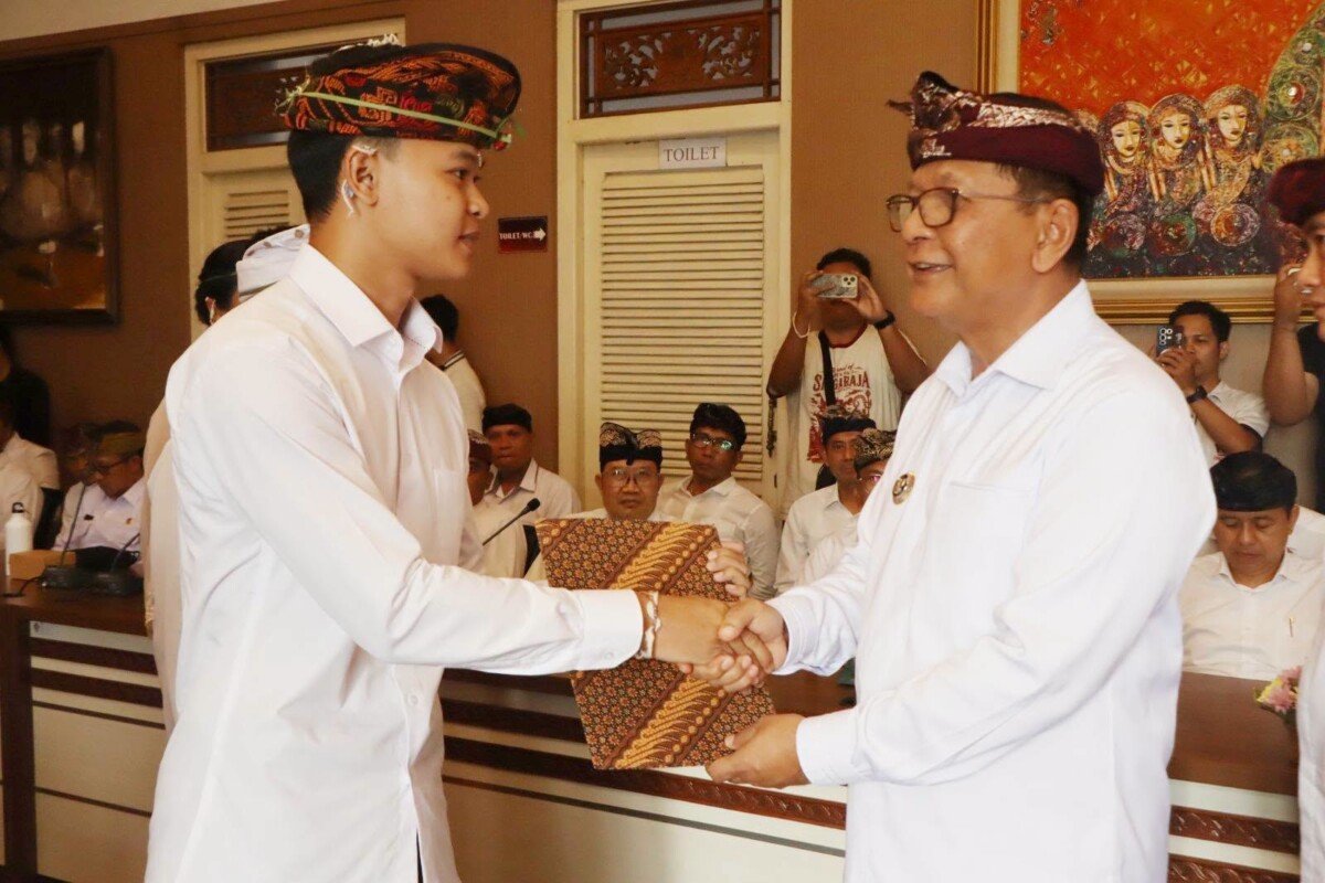 Tujuh ASN Baru Buleleng Dilantik, Bupati Sutjidra Minta Bekerja Ekstra dan Penuh Integritas